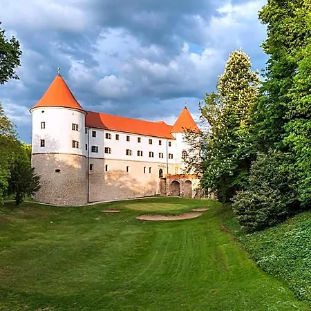 Hotel Mokrice Castle Estate