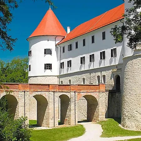 Mokrice Castle Estate 4*
