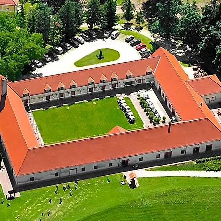 Hotel Mokrice Castle Estate
